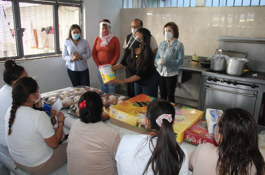 Instituto Municipal de la Mujer compartió Rosca de Reyes con internas del CERESO