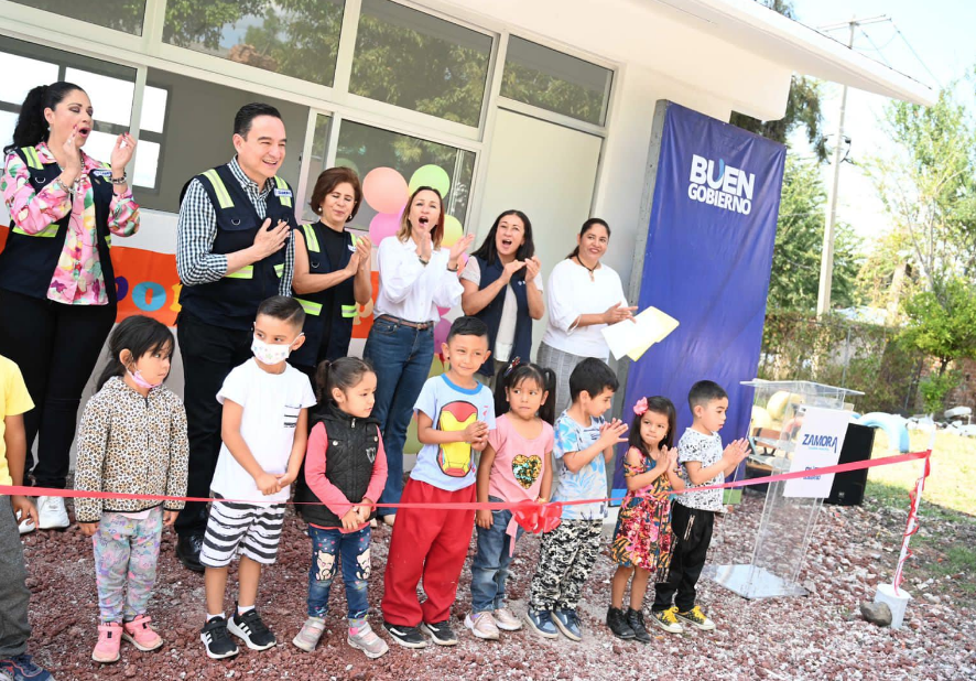 Carlos Soto inauguró dos aulas para favorecer la educación del Municipio