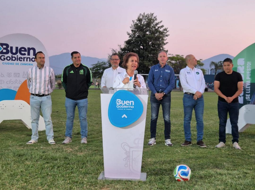 Buen Gobierno inauguró alumbrado en campo empastado de la Unidad Deportiva Poniente