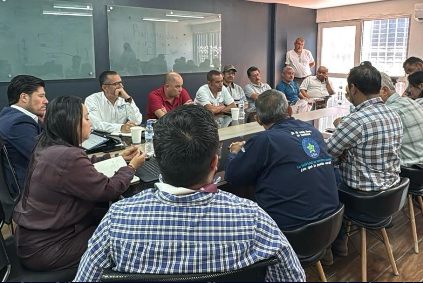 Transportistas liberan calles de Zamora tras acuerdos con autoridades estatales