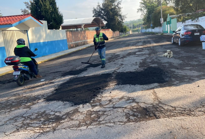 Continúa Buen Gobierno con mantenimiento de vialidades en Zamora