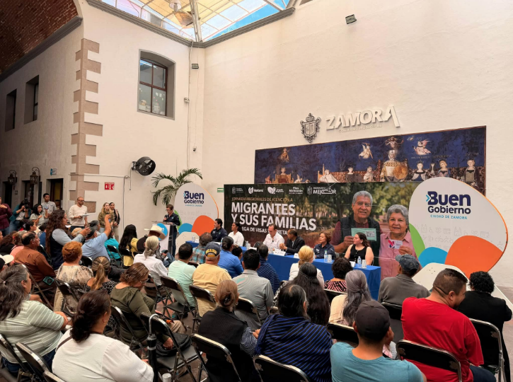 Entregan 12 nuevas visas a Zamoranos mediante el programa REFAMI