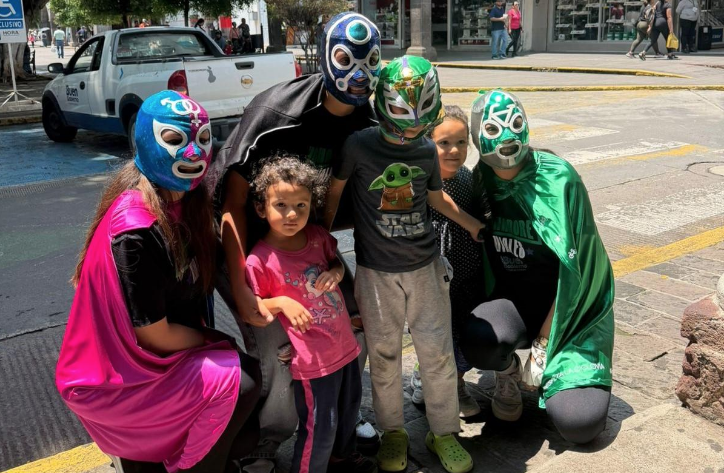Luchadores Viales salen del ring para promover una movilidad más segura en Zamora