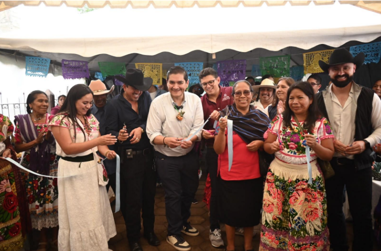 Inaugura Arturo Hernández la V Feria de la Piña en San José de Gracia; esperan más de 3 mil 500 visitantes. 