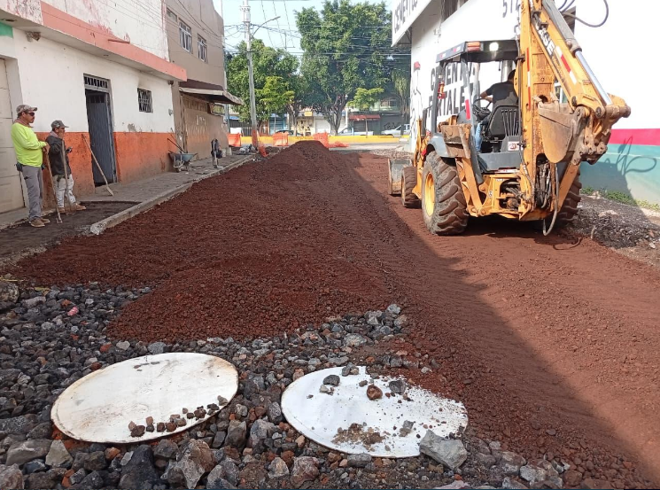 Buen Gobierno avanza con la pavimentación de la calle Francisco González Bocanegra en El Porvenir