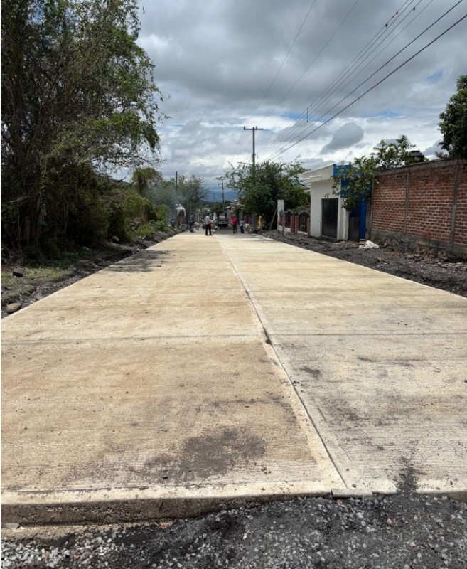 Pavimentación de la calle Francisco Villa en Atecucario registra 80 por ciento de avance