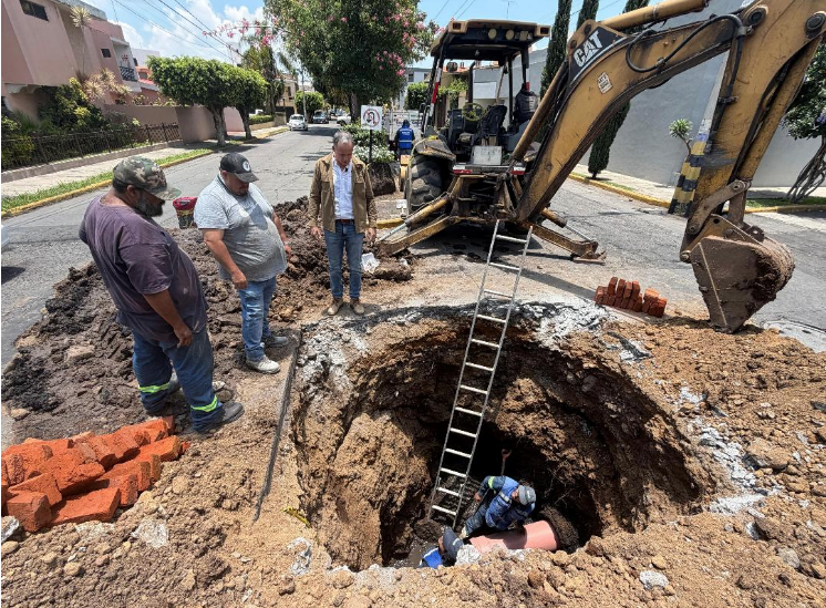 Atiende SAPAZ socavón en la colonia Nueva Luneta para garantizar la seguridad vial