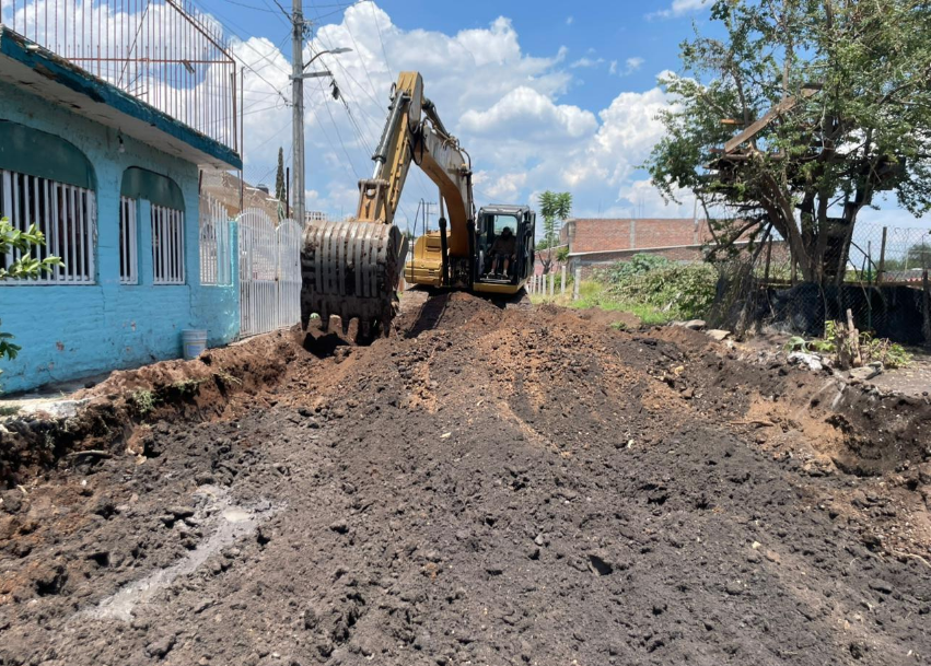 Pavimentación de la calle Hidalgo en Romero de Guzmán presenta avance del 30 por ciento 