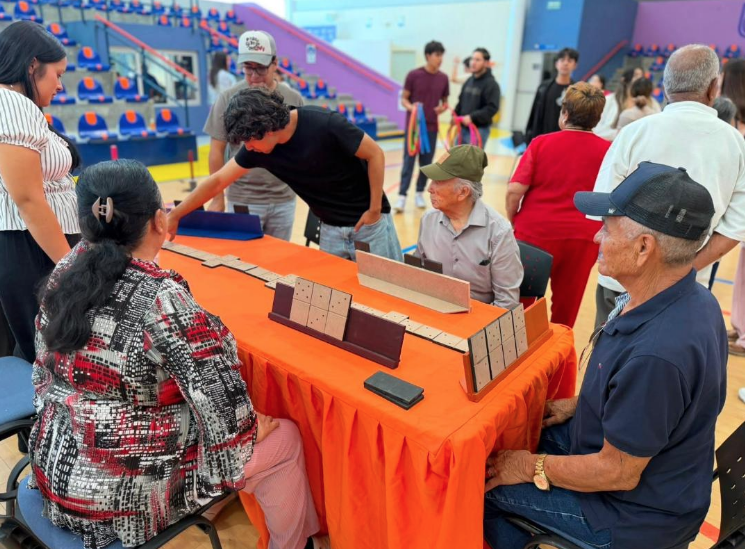 DIF Zamora y UNIVA fortalecen la convivencia intergeneracional con la actividad “Adopta un Abuelo”