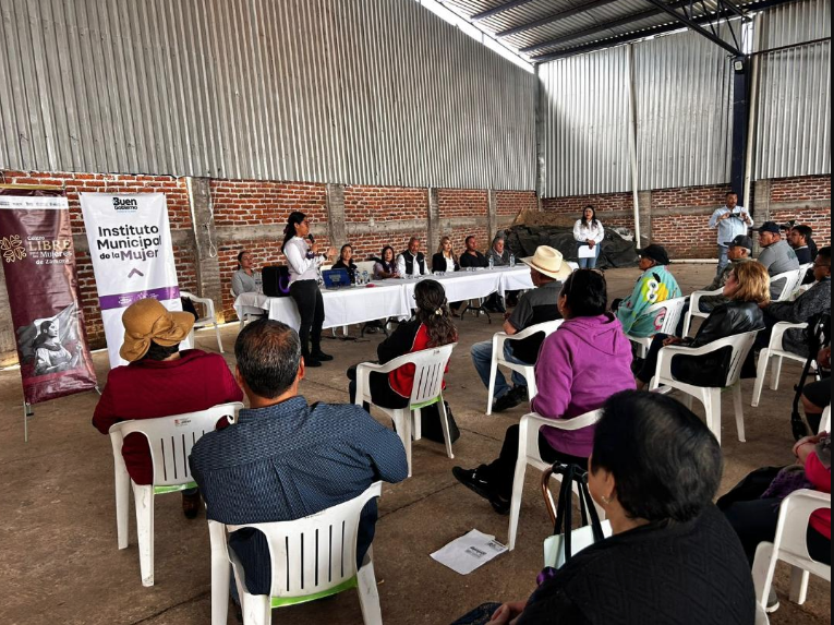 Imparten plática “Prepárate para el 8M” a mujeres de La Rinconada