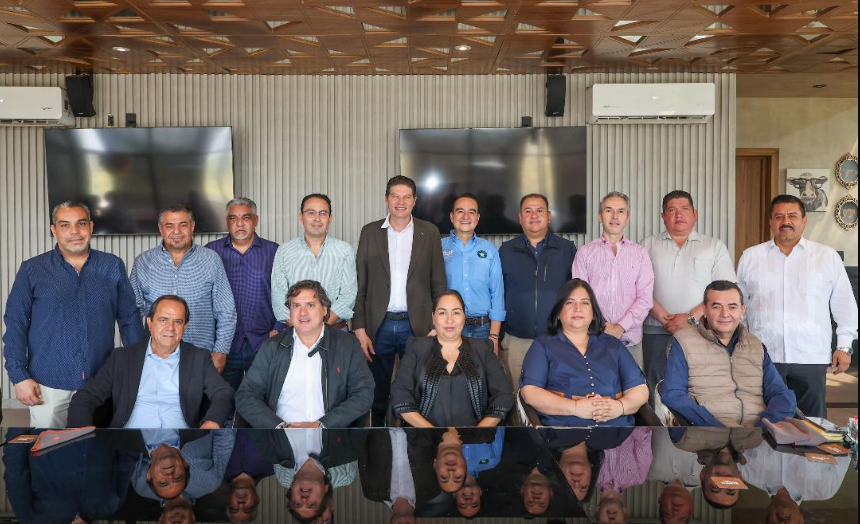 Se reúne Alfonso Martínez con alcalde Carlos Soto y empresarios de Zamora