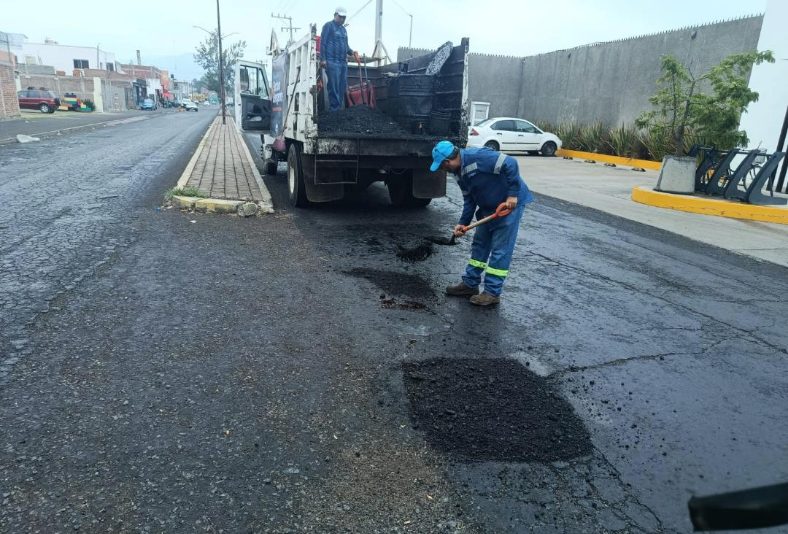 Sin pausa, Buen Gobierno sigue reparando daños en vialidades