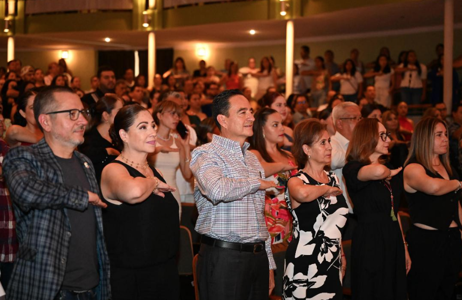 Carlos Soto celebra a docentes zamoranos con festival y rifa por el Día del Maestro