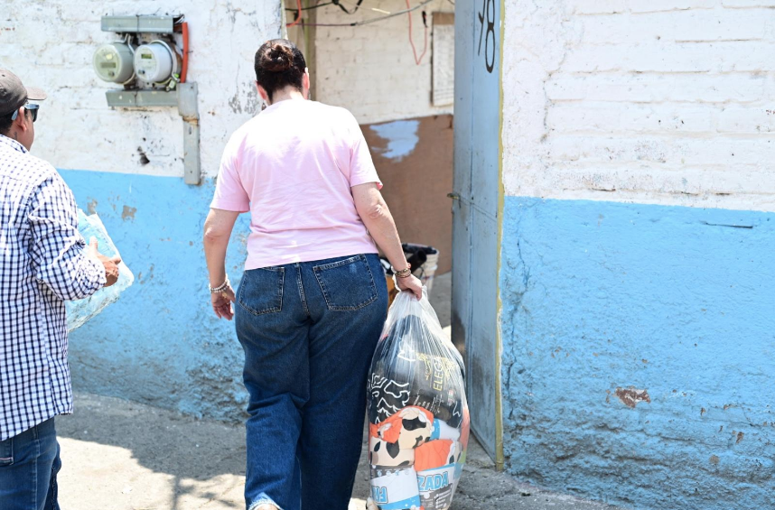 DIF Zamora apoya a familias afectadas por incendio en vivienda