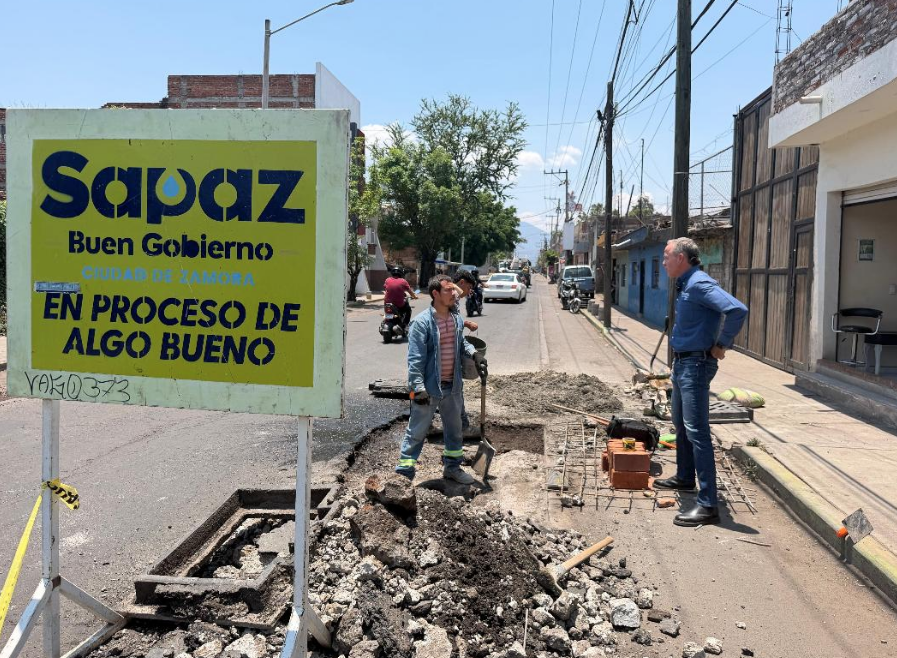 SAPAZ realiza trabajos de rehabilitación hidráulica en la calle Juárez