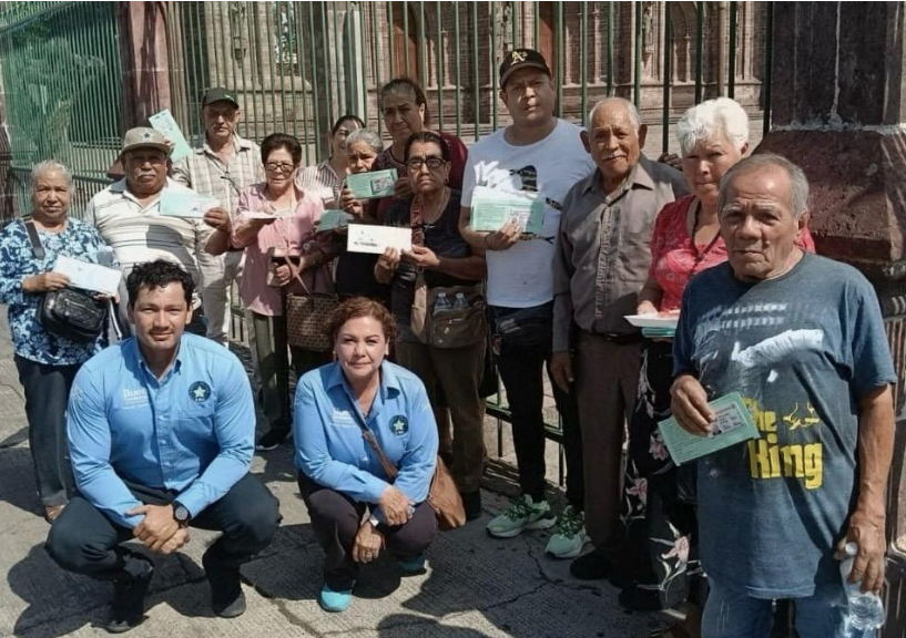 Con apoyo del Buen Gobierno, 12 zamoranos obtienen su visa para reencontrarse con sus familias en Estados Unidos