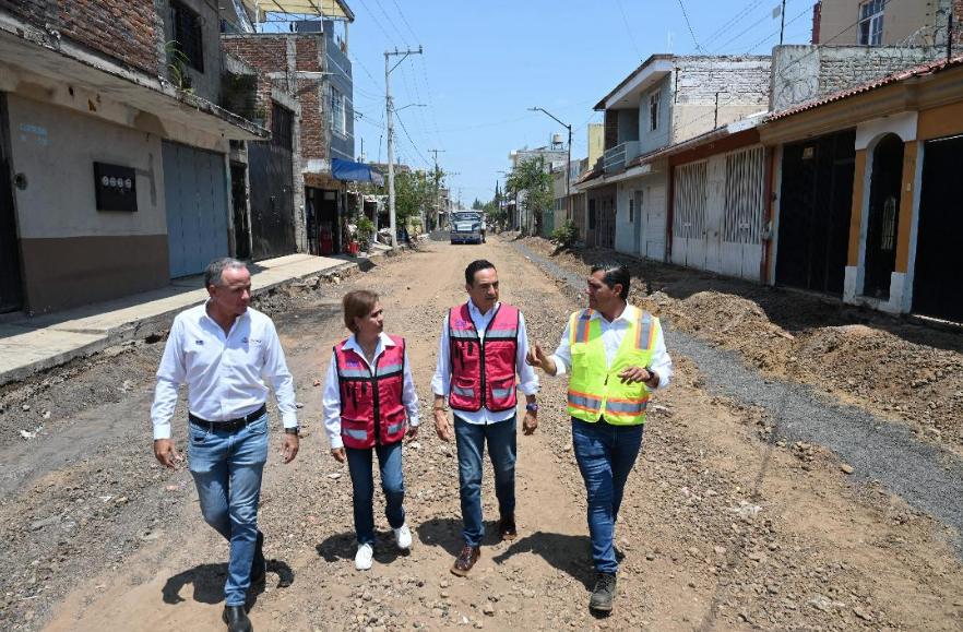 Carlos Soto supervisa obra integral en la calle Cartagena de la colonia Camelinas
