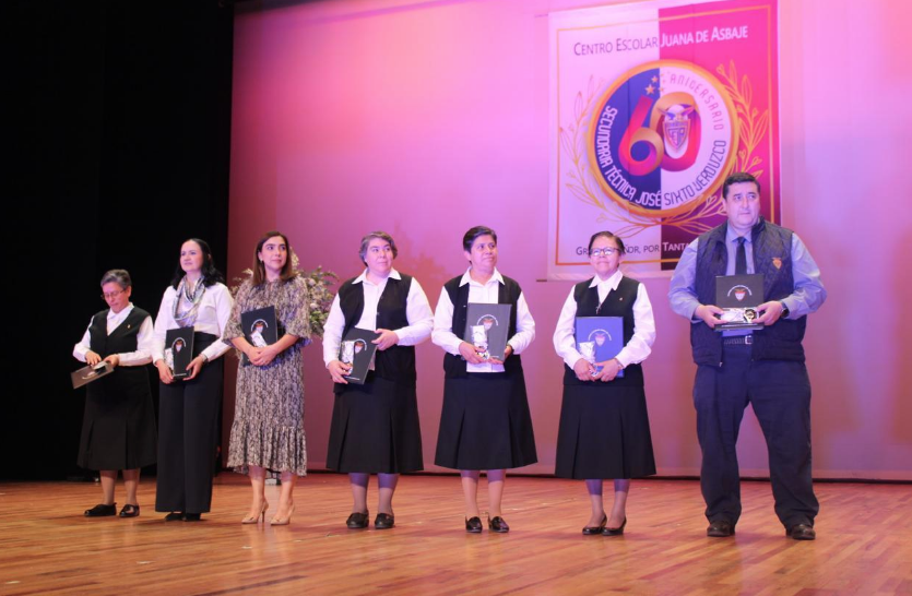 Buen Gobierno reconoce trayectoria educativa de la Secundaria Técnica “José Sixto Verduzco” en su 60 aniversario