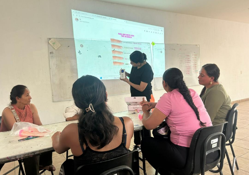 Impulsan el emprendimiento femenino con taller de uñas acrílicas 