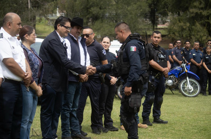 Fortalece Gobierno de Tangancícuaro corporaciones de seguridad y auxilio con la entrega de patrullas