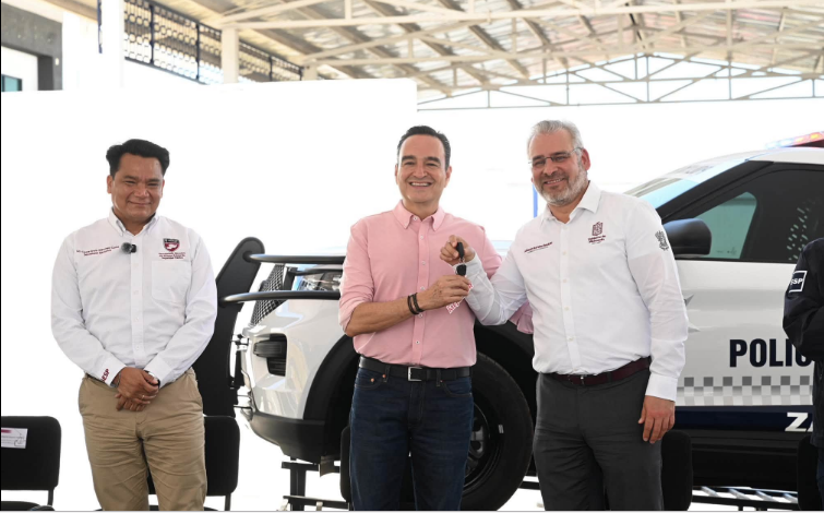 Carlos Soto recibió 3 patrullas para la Policía Municipal de Zamora por parte del Gobernador Alfredo Ramírez Bedolla