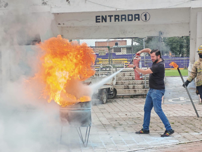 PC y Bomberos Municipales capacitan a Brigadas Internas de Protección Civil del Ayuntamiento