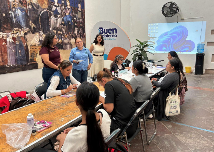 Buen Gobierno lleva a cabo curso básico de uñas de acrílico