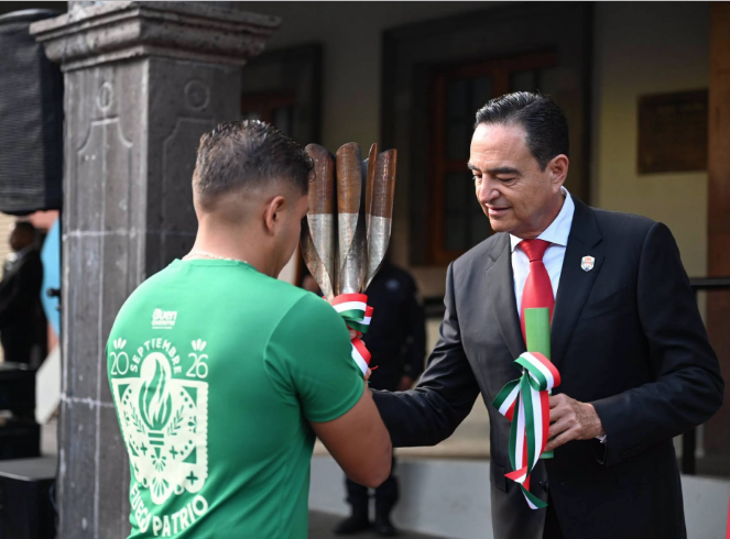  Carlos Soto Delgado encabezó ceremonia de Encomienda del Fuego Simbólico