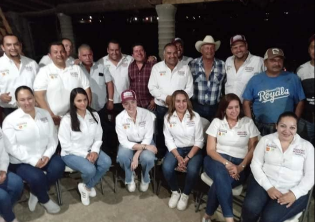 Isidoro Mosqueda se reunió con integrantes de la agrupación Los Caballeros de La Esperanza