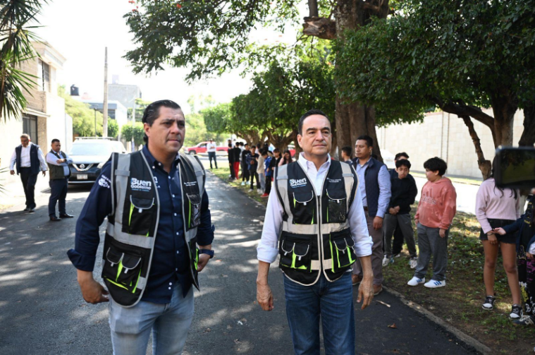 Carlos Soto supervisó rehabilitación del carril norte de la calle Ferrocarril Oriente