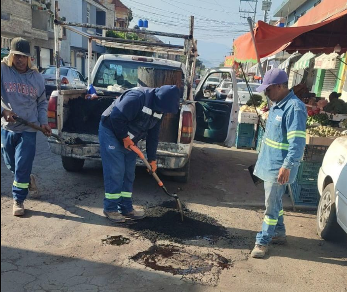 Refuerzan mantenimiento vial con jornada intensiva de bacheo en Zamora