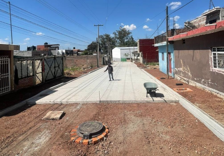 Por concluir obra de mejoramiento integral de la calle Lázaro Cárdenas en Chaparaco
