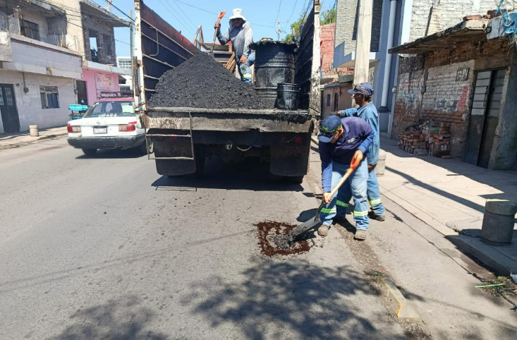 Refuerzan mantenimiento de vialidades en Zamora