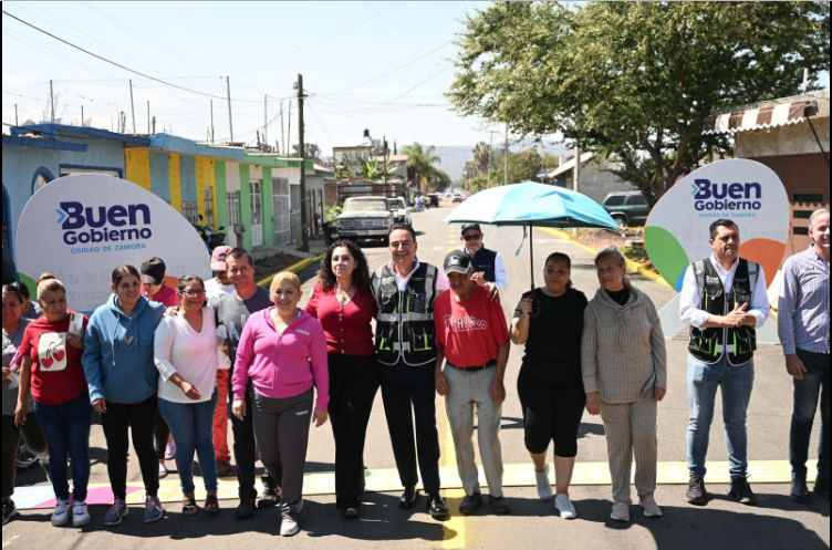 Carlos Soto entregó obra vial en Valle Dorado