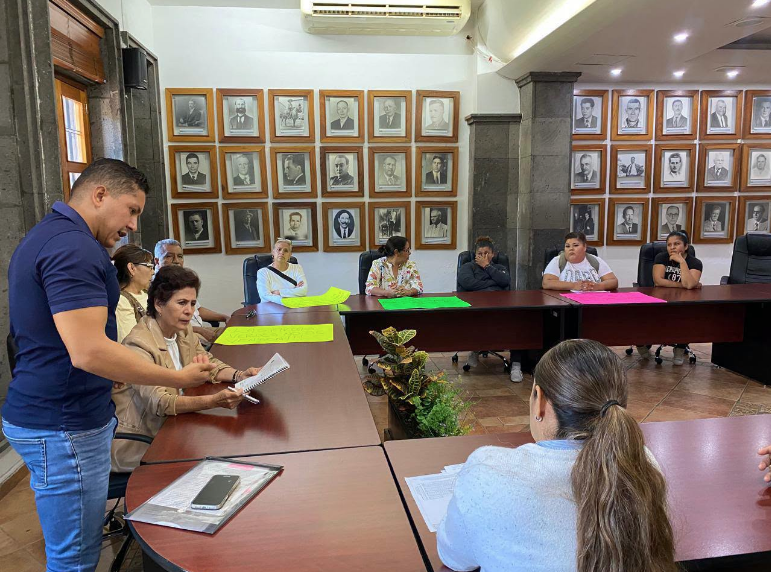 Aclaran situación legal de terreno en Acanto 1; vecinos acuerdan reforestar la colonia