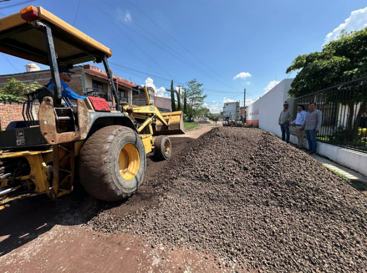 Gobierno de Zamora prepara la calle Jazmín para su pavimentación integral