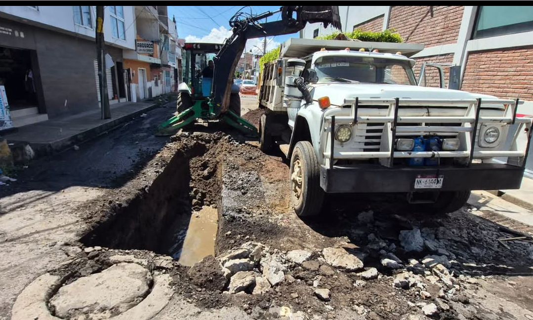 Avanza rehabilitación del drenaje sanitario en la colonia Ejidal Sur; beneficiará a 2 mil habitantes