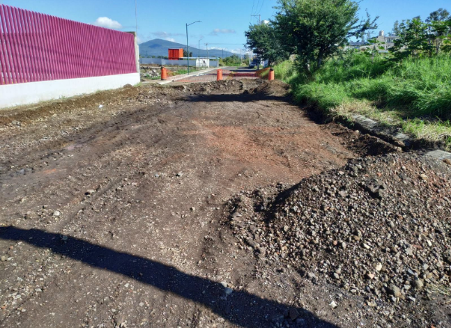 Carlos Soto Delgado impulsa pavimentación de la calle Labastida para garantizar senderos seguros