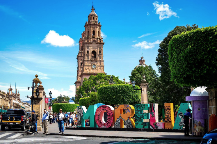Invita Alfonso Martínez Alcázar a disfrutar de Morelia en Día de Muertos